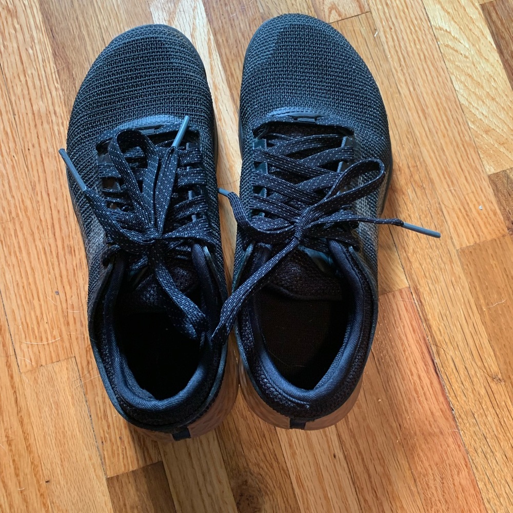 Size 7.5 Reebok nanos!